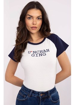 Bawełniany t-shirt z granatowymi rękawami NM-TS-V7939.50, Kolor biało-granatowy, Rozmiar uniwersalny, VINCEOTTO ze sklepu Primodo w kategorii Bluzki damskie - zdjęcie 179456693