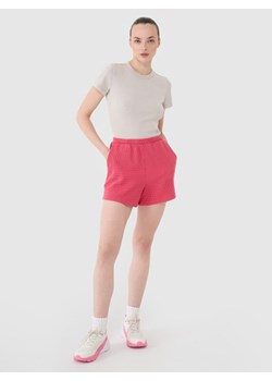 Damskie spodenki casual 4F 4FRSS25TSHOF699 - różowe ze sklepu Sportstylestory.com w kategorii Szorty - zdjęcie 179485634