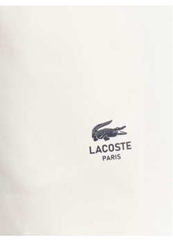 Lacoste Szorty sportowe Unisex GH0990 Écru Regular Fit ze sklepu MODIVO w kategorii Spodenki męskie - zdjęcie 179509591
