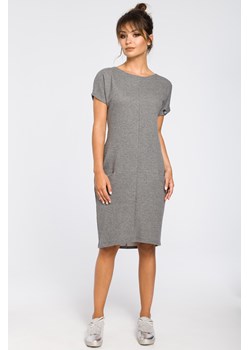 Luźna sukienka midi z kieszeniami - szara - id: 10446 - marki BeWear - 179651434 Luźna sukienka midi z kieszeniami - szara ze sklepu Cudmoda w kategorii Sukienki - zdjęcie 179651434