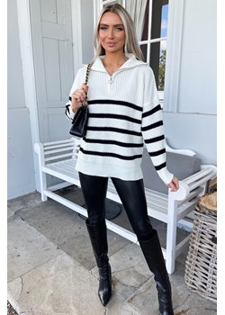 Sweter w pasy o luźnym kroju - kremowy ze sklepu Cudmoda w kategorii Swetry damskie - zdjęcie 179651794