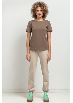 T-shirt damski z krótkim rękawem - cappuccino ze sklepu Cudmoda w kategorii Bluzki damskie - zdjęcie 179651921