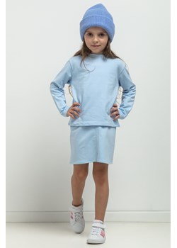 Krótka bluza dresowa dla dziewczynki - jasnoniebieska ze sklepu Cudmoda w kategorii Bluzy dziewczęce - zdjęcie 179651990