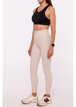 Legginsy prążkowane pushup z wysokim stanem - jasnobeżowe ze sklepu Cudmoda w kategorii Spodnie damskie - zdjęcie 179652501