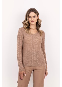 Sweter damski z warkoczami – mocca ze sklepu Cudmoda w kategorii Swetry damskie - zdjęcie 179654000