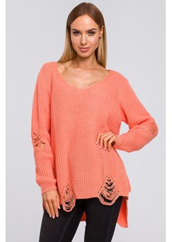 Sweter z dziurami - brzoskwiniowy ze sklepu Cudmoda w kategorii Swetry damskie - zdjęcie 179654060