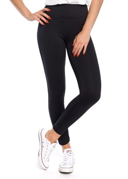 Dopasowane gładkie legginsy push up - czarne ze sklepu Cudmoda w kategorii Spodnie damskie - zdjęcie 179655070
