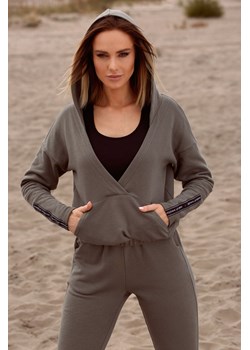 Bluza z kieszenią kangurek i kapturem - khaki ze sklepu Cudmoda w kategorii Bluzy damskie - zdjęcie 179656004