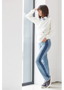 Bluza z wysokim kołnierzem we wzór - ecru ze sklepu Cudmoda w kategorii Bluzy damskie - zdjęcie 179656382