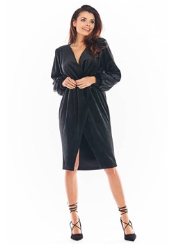 Niezwykle elegancka kopertowa sukienka z weluru - czarna ze sklepu Cudmoda w kategorii Sukienki - zdjęcie 179656492