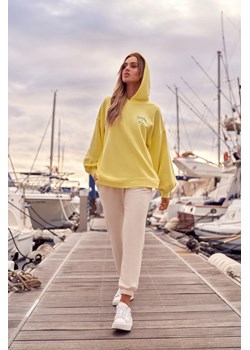 Bluza z kapturem i bufiastymi rękawami - cytrynowa ze sklepu Cudmoda w kategorii Bluzy damskie - zdjęcie 179656672
