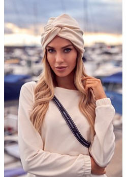 Czapka typu turban - śmietankowa ze sklepu Cudmoda w kategorii Czapki zimowe damskie - zdjęcie 179656712