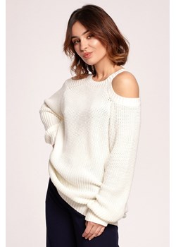 Sweter z wycięciami na ramionach - ecru ze sklepu Cudmoda w kategorii Swetry damskie - zdjęcie 179656774