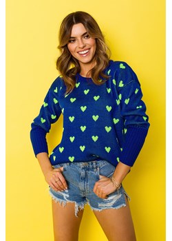 Sweter w serduszka - chabrowy ze sklepu Cudmoda w kategorii Swetry damskie - zdjęcie 179656862