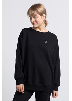 Klasyczna bluza z logo - czarna ze sklepu Cudmoda w kategorii Bluzy damskie - zdjęcie 179656870
