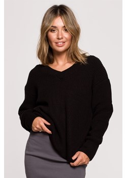 Sweter z dekoltem w serek - czarny ze sklepu Cudmoda w kategorii Swetry damskie - zdjęcie 179657163