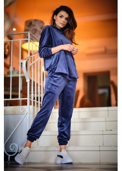 Welurowa bluza z kapturem - granatowa ze sklepu Cudmoda w kategorii Bluzy damskie - zdjęcie 179657382