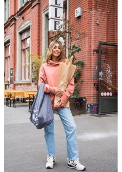 Bluza z kapturem i kieszenią kangurek - ceglasta OUTLET ze sklepu Cudmoda w kategorii Bluzy damskie - zdjęcie 179657543
