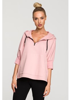 Bluza damska z kapturem i mankietami - pudrowa ze sklepu Cudmoda w kategorii Bluzy damskie - zdjęcie 179658152