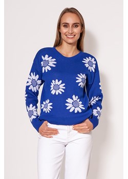 Sweter w kwiatki o prostym kroju - kobaltowy ze sklepu Cudmoda w kategorii Swetry damskie - zdjęcie 179659360