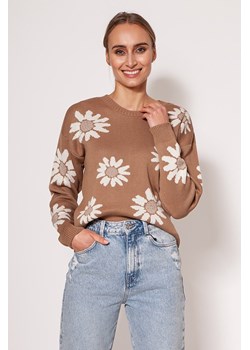 Sweter w kwiatki o prostym kroju - mocca ze sklepu Cudmoda w kategorii Swetry damskie - zdjęcie 179659361