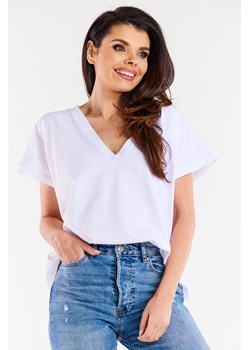 Obszerny t-shirt z dekoltem V - biały ze sklepu Cudmoda w kategorii Bluzki damskie - zdjęcie 179659420