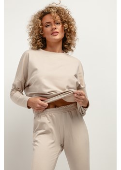 Prosta bluza damska z dzianiny - jasnobeżowa ze sklepu Cudmoda w kategorii Bluzy damskie - zdjęcie 179659670