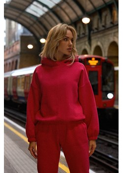 Bluza dresowa z kapturem - malinowa ze sklepu Cudmoda w kategorii Bluzy damskie - zdjęcie 179659871