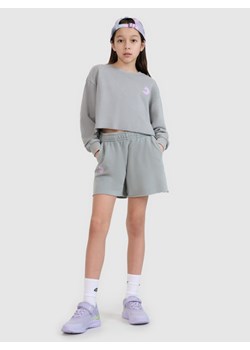 Dziewczęce spodenki dresowe 4F 4FJWSS25TSHOF484 - szare ze sklepu Sportstylestory.com w kategorii Spodenki dziewczęce - zdjęcie 179664644