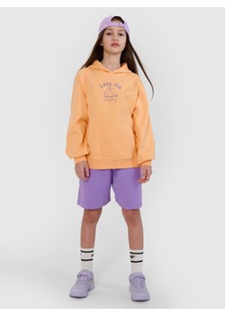 Dziewczęce spodenki dresowe 4F 4FJWSS25TSHOF628 - fioletowe ze sklepu Sportstylestory.com w kategorii Spodenki dziewczęce - zdjęcie 179664663