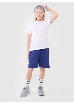 Chłopięce spodenki dresowe 4F 4FJWSS25TSHOM627 - niebieskie ze sklepu Sportstylestory.com w kategorii Spodenki chłopięce - zdjęcie 179680912