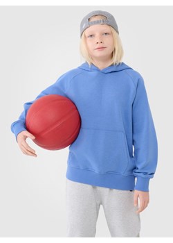 Chłopięca bluza dresowa nierozpinana z kapturem 4F 4FJWSS25TSWSM1712 - niebieska ze sklepu Sportstylestory.com w kategorii Bluzy chłopięce - zdjęcie 179684974