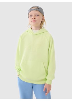 Chłopięca bluza dresowa nierozpinana z kapturem 4F 4FJWSS25TSWSM1712 - zielona ze sklepu Sportstylestory.com w kategorii Bluzy chłopięce - zdjęcie 179684981