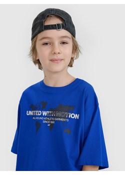 Chłopięcy t-shirt z nadrukiem 4F 4FJWSS25TTSHM1880 - niebieski ze sklepu Sportstylestory.com w kategorii T-shirty chłopięce - zdjęcie 179707841