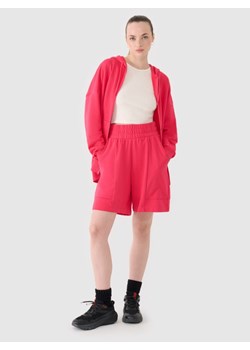 Damskie spodenki dresowe 4F 4FRSS25TSHOF701 - różowe ze sklepu Sportstylestory.com w kategorii Szorty - zdjęcie 179708770