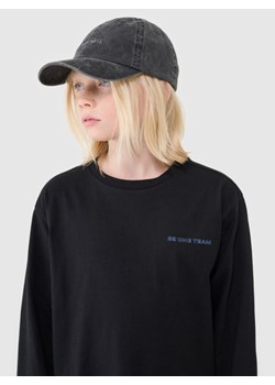 Chłopięcy longsleeve regular z nadrukiem 4F 4FJWSS25TLONM421 - czarny ze sklepu Sportstylestory.com w kategorii T-shirty chłopięce - zdjęcie 179732792