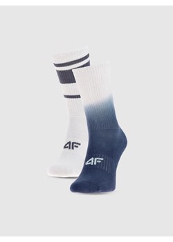 Chłopięce skarpetki casual (2-pack) 4F 4FJWSS25USOCM435 - białe ze sklepu Sportstylestory.com w kategorii Skarpetki dziecięce - zdjęcie 179733080
