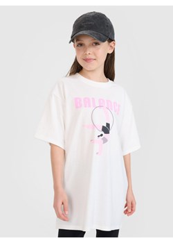 Dziewczęcy t-shirt z nadrukiem 4F 4FJRSS25TTSHF2646 - biały ze sklepu Sportstylestory.com w kategorii Bluzki dziewczęce - zdjęcie 179733334