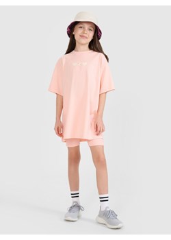Dziewczęcy t-shirt z nadrukiem 4F 4FJRSS25TTSHF2656 - różowy ze sklepu Sportstylestory.com w kategorii Bluzki dziewczęce - zdjęcie 179733412