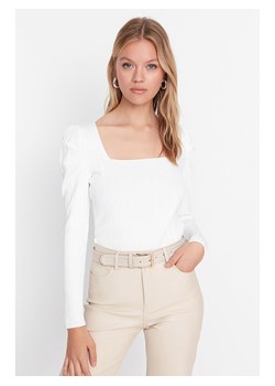 trendyol Koszulka w kolorze białym ze sklepu Limango Polska w kategorii Bluzki damskie - zdjęcie 179758080