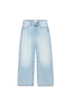 Cropp - Jasne jeansy wide leg - niebieski ze sklepu Cropp w kategorii Jeansy damskie - zdjęcie 179763421