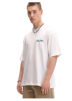 Cropp - Biały T-shirt z biegowym motywem - biały ze sklepu Cropp w kategorii T-shirty męskie - zdjęcie 179770394