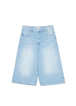 Cropp - Jeansowe szorty typu long jorts - niebieski ze sklepu Cropp w kategorii Szorty - zdjęcie 179777981
