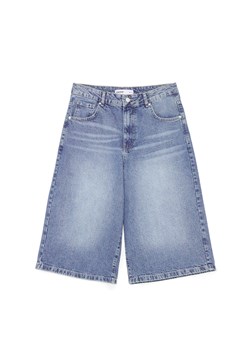 Cropp - Jeansowe szorty typu long jorts - niebieski ze sklepu Cropp w kategorii Szorty - zdjęcie 179777984