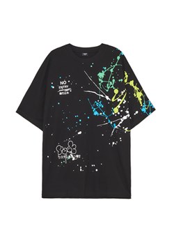 Cropp - Czarny T-shirt z kolorowym nadrukiem - czarny ze sklepu Cropp w kategorii T-shirty męskie - zdjęcie 179778070