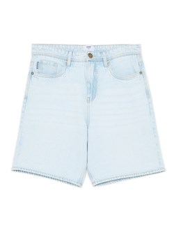 Cropp - Błękitne jeansowe szorty loose - niebieski ze sklepu Cropp w kategorii Spodenki męskie - zdjęcie 179778073