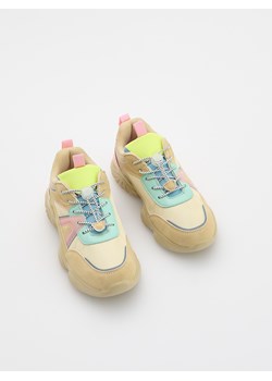 Reserved - Lekkie buty sportowe - beżowy ze sklepu Reserved w kategorii Buty sportowe dziecięce - zdjęcie 179778353