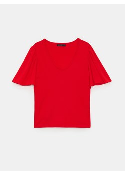 Mohito - Czerwona bluzka z dekoltem V - czerwony ze sklepu Mohito w kategorii Bluzki damskie - zdjęcie 179789534