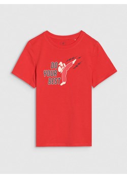 Chłopięcy t-shirt z nadrukiem 4F 4FJRSS25TTSHM2643 - czerwony ze sklepu Sportstylestory.com w kategorii T-shirty chłopięce - zdjęcie 179792090