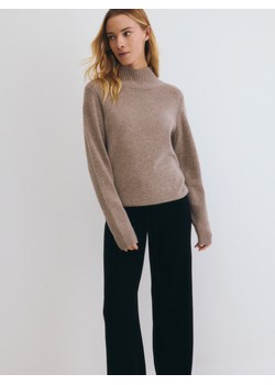 Reserved - Wełniany sweter z dodatkiem kaszmiru - beżowy ze sklepu Reserved w kategorii Swetry damskie - zdjęcie 179818824